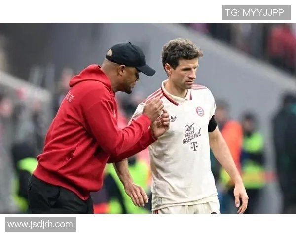 黑人足球明星老将的传奇故事与辉煌成就回顾